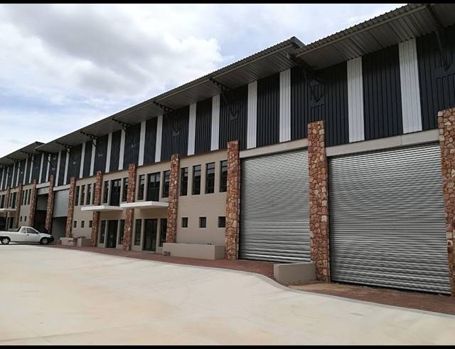 700M² WAREHOUSE TO LET IN WYCHWOOD
